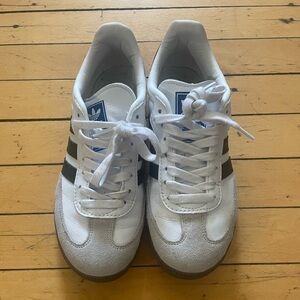 Like new****Adidas Samba OG shoe - in cloud white and core black